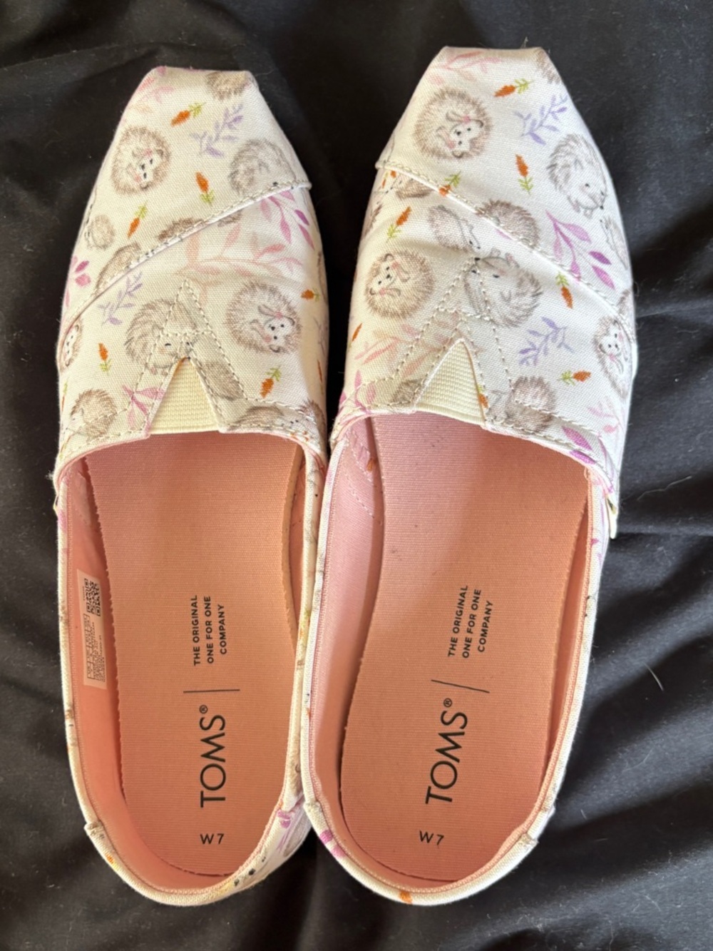 Toms Canvas Slip-Ons with Hedgehog & Floral Print - Cream & Pink Women’s Size 7 - Picture 9 of 10